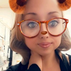 Meet your Posher, Corrine